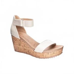 NEW CHINESE LAUNDRY women's kaya patent wedge sandal in white